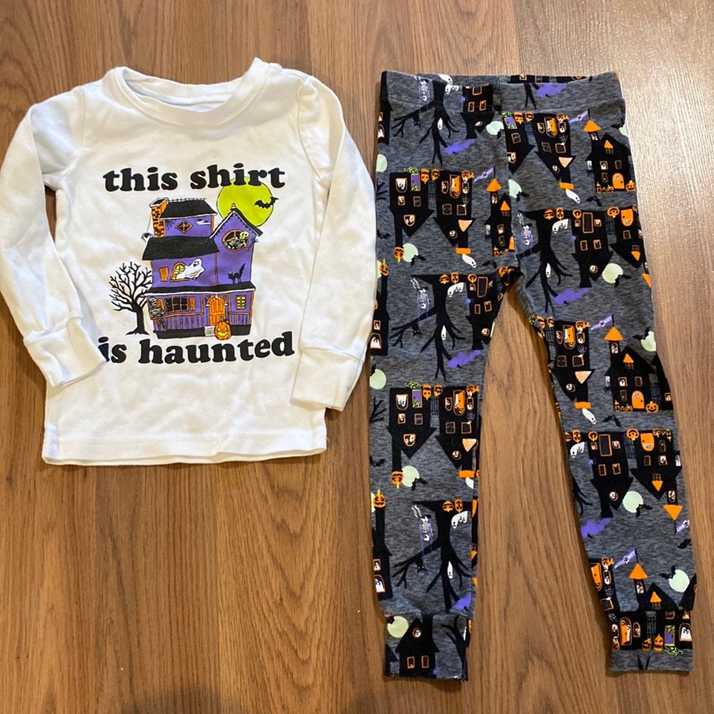 ✨8/$10. Old Navy. Halloween pjs 3T